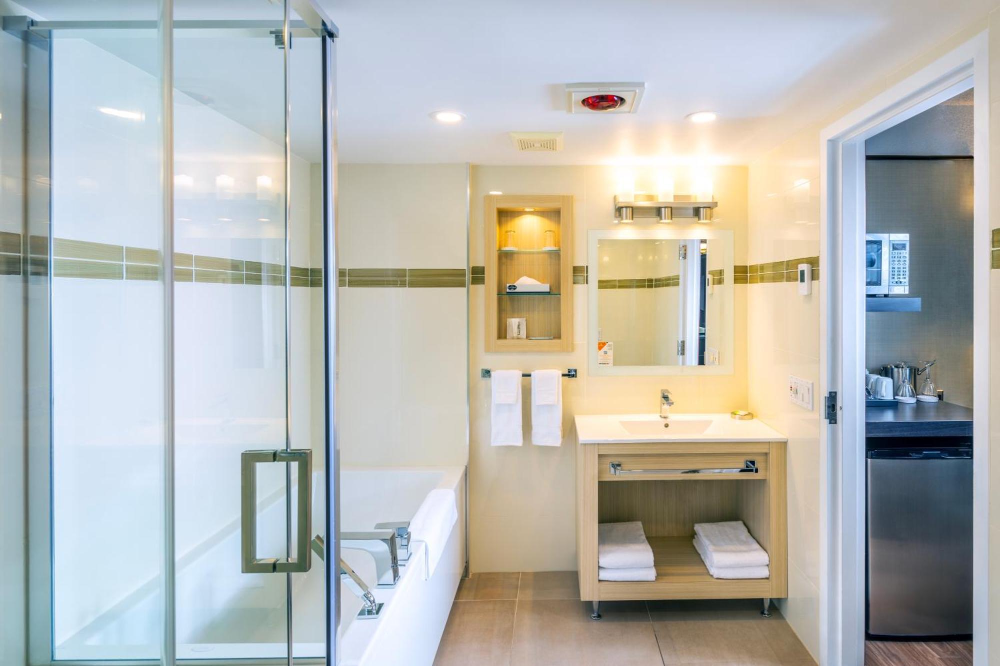 Les Suites De Laviolette Ascend Hotel Collection Труа-Ривьер Экстерьер фото